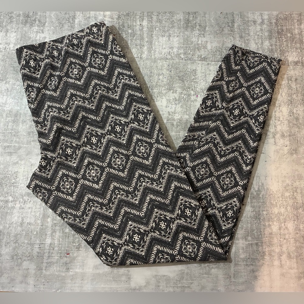 Mossimo Women’s Gray & White Leggings. Clean & in Great Condition Size XL/TG. $6